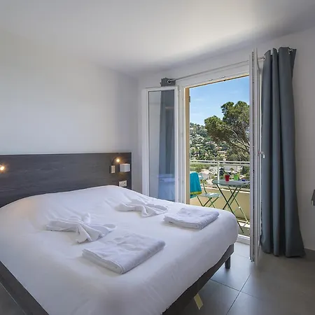 Hôtel-club Du Domaine D'aiguebelle, Ussim 3*