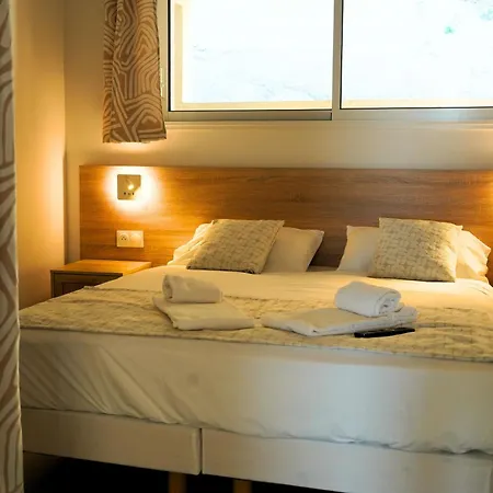 Hôtel-club Du Domaine D'aiguebelle, Ussim 3*