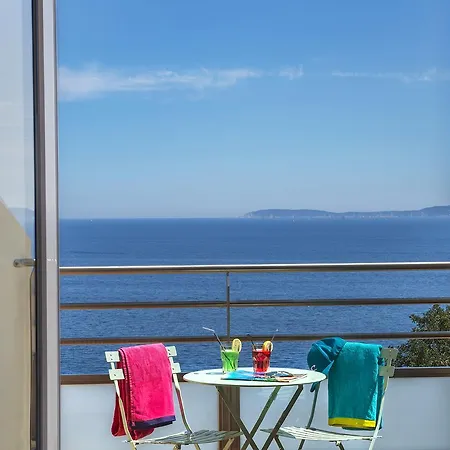 Hotel-club Du Domaine D'aiguebelle, Ussim