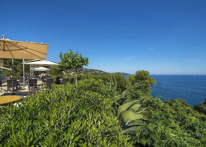 Hotel-club Du Domaine D'aiguebelle, Ussim 酒店 3*