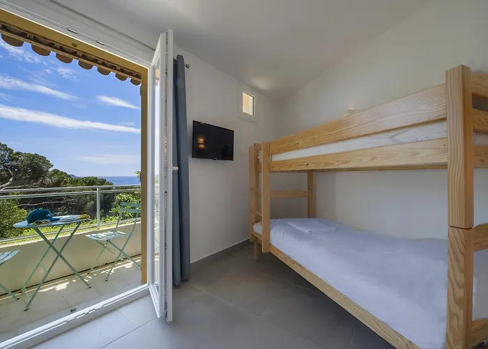 Hotel-club Du Domaine D'aiguebelle, Ussim 酒店 3*