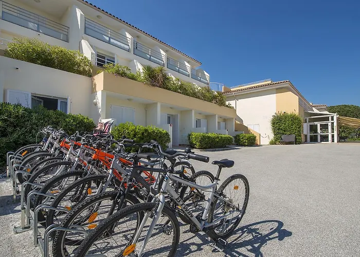 Hotel-club Du Domaine D'aiguebelle, Ussim 酒店 勒拉旺杜